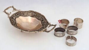 Five sterling silver napkin rings and a silver plated bon bon dish, (6 items), 110 grams silver weight