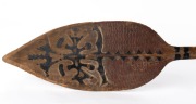 A tribal canoe paddle, carved wood with remains of painted finish, Papua New Guinea, ​​​​​​​180cm high - 2