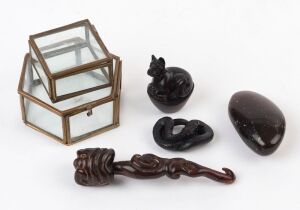 Chinese miniature sceptre, animal carvings, trinket boxes and amber specimen, (5 items)