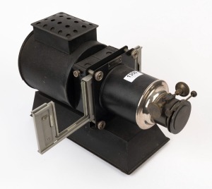OPTISCOPE vintage glass slide projector by W. BUTCHER & SONS of London, early to mid 20th century, ​25cm high, 40cm long