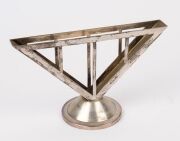 MARIANNE BRANDT "NAPKIN HOLDER" in Austrian 800 silver with gold washed interior, manufactured by the Viennese firm J.C. KLINKOSCH, circa 1930. 13cm high, 21cm wide, 260 grams. - 3