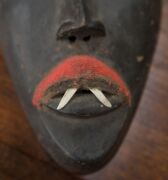 A tribal mask, carved wood, fabric and metal, African origin, 20th century, ​24cm high - 5