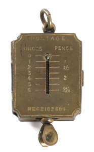 Collectables: Stamp Boxes - Brass: c.1890 small stamp box (14x31mm) incorporating a minute spring-loaded letter scale, with weight and rate information on the face, Registration No '102604', weight 9gr, in good condition with the spring balance still accu