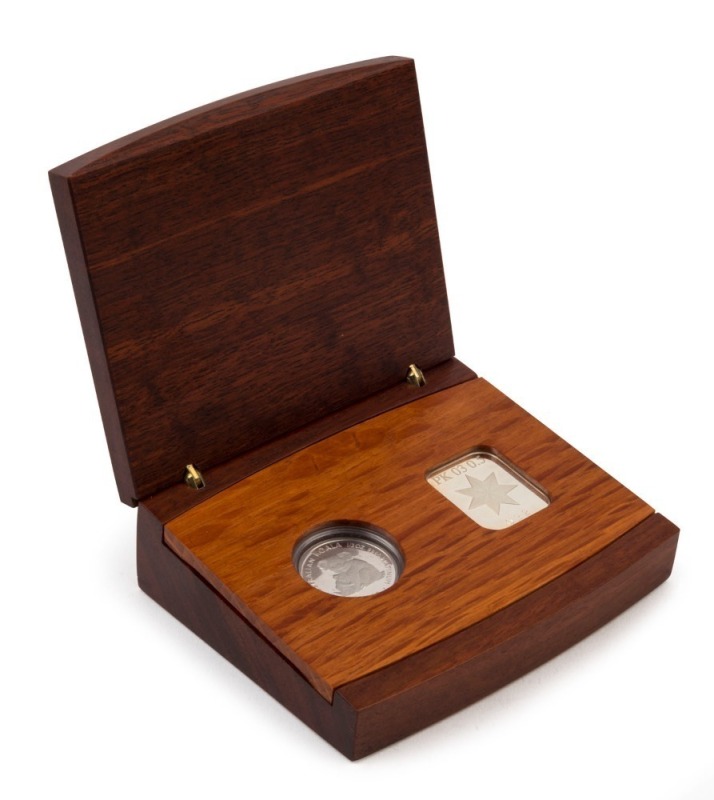 Coins - Australia: Platinum: FIFTY DOLLARS: 2003 $50 proof in jarrah timber presentation box, limited edition #32 of 350 issued; 15.55gr of 9995/10000 platinum.