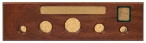 Coins - Australia: Gold: 1990 GOLD NUGGET SERIES: 1 oz ($100), 1/2oz ($50), 1/4 oz ($25), 1/10 oz ($15) and 1/20oz ($5) gold coins displayed in timber presentation case within leather sleeve (Ref. PN90, #922); 1.90oz (59.10gr) of 999/1000 gold. (5 coins)