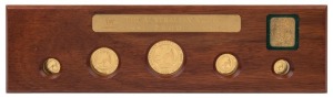 Coins - Australia: Gold: 1990 GOLD NUGGET SERIES: 1 oz ($100), 1/2oz ($50), 1/4 oz ($25), 1/10 oz ($15) and 1/20oz ($5) gold coins displayed in timber presentation case within leather sleeve (Ref. PN90, #922); 1.90oz (59.10gr) of 999/1000 gold. (5 coins)