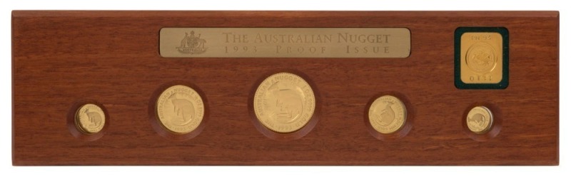 Coins - Australia: Gold: 1993 GOLD NUGGET SERIES: 1 oz ($100), 1/2oz ($50), 1/4 oz ($25), 1/10 oz ($15) and 1/20oz ($5) gold coins displayed in timber presentation case within leather sleeve (Ref. PN93 FS, #137); 1.90oz (59.10gr) of 999/1000 gold. (5 coin