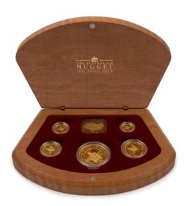 Coins - Australia: Gold: 2001 GOLD NUGGET SERIES: 1 oz ($100), 1/2oz ($50), 1/4 oz ($25), 1/10 oz ($15) and 1/20oz ($5) gold coins displayed in timber case, housed in cloth bag within a presentation box (Ref. PN01 FS #40); 1.90oz (59.10gr) of 999/1000 gol