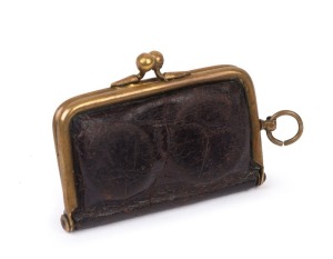 Coins - Australia: Sovereign: SOVEREIGN PURSE: Victorian leather and brass sovereign purse with fob, compartments for both half and full sovereigns, 6.5x4.5cm. In lovely condition.