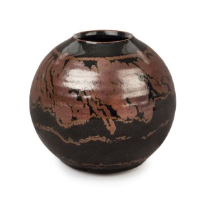 SHIGEO SHIGA studio pottery spherical vase, impressed seal mark to base, ​​​​​​​12.5cm high, 14cm wide