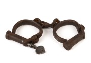 HIATT&nbsp;WW1 period heavyweight handcuffs with original key, early&nbsp;20th century, stamped "M&C, 1914 (Military & Civilian)", 24cm wide