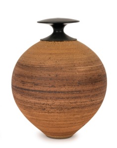 LES BLAKEBOROUGH studio pottery vase, monogram stamp "L.B.", ​​​​​​​21cm high
