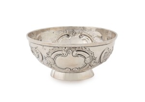 An antique English sterling silver porringer bowl adorned with Rococo cartouches and repousse floral decoration. Made by Elizabeth Jones of London London, circa 1809, 5cm high, 11cm diameter, 125 grams