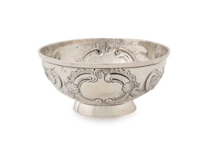 An antique English sterling silver porringer bowl adorned with Rococo cartouches and repousse floral decoration. Made by Elizabeth Jones of London London, circa 1809, 5cm high, 11cm diameter, 125 grams