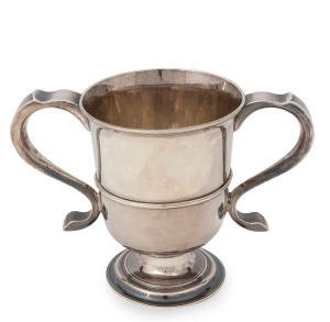 A George II English sterling silver loving cup. Circular moulded foot base with an attractive, slightly tapered cylindrical bowl and single raised reeded band to the centre part. Two hollow tapering loop handles, one to either side, and an attractive spla