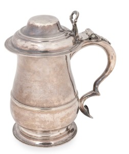 A George II English sterling silver covered tankard of baluster form. Made by William Shaw II & William Preist of London, circa 1759, 19.5cm high, 736 grams
