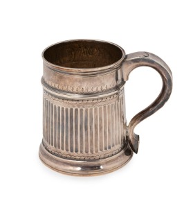  A fine Britannia standard silver ale mug with circular moulded foot, vertical fluted decoration to the body and decorative leaf and scroll decoration to the rim. Loop handle and sole-shaped palm rest, stamped "FA" in round cartouche, London, circa 1710, 