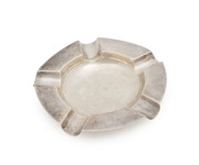 An English sterling silver ashtray, Birmingham circa 1921, 56 grams.