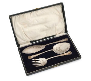 An antique English three piece silver plated serving set with Chippendale pattern handles and engraved decorations in original case, late 19th century, the case 30cm wide