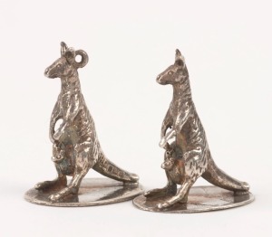 A pair of miniature silver kangaroo ornaments, 20th century, ​​​​​​​2.75cm high