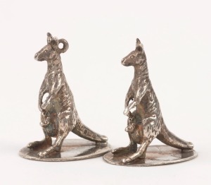 A pair of miniature silver kangaroo ornaments, 20th century, 2.75cm high