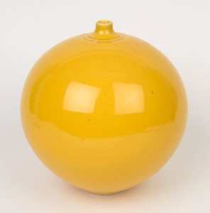 ARNAUD BARRAUD yellow pottery vase, impressed monogram "A.B.", ​​​​​​​23cm high