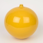 ARNAUD&nbsp;BARRAUD&nbsp;yellow pottery vase, impressed monogram "A.B.", ​​​​​​​23cm high