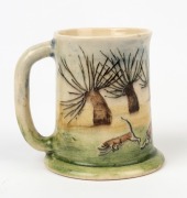 MARTIN BOYD (attributed) pottery mug with painted fox hunting scene, ​​​​​​​10cm high - 2