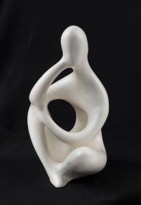 ELLIS pottery "Thinker" statue with cream glaze, 25cm high