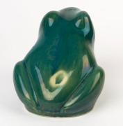 BENDIGO POTTERY "Waverley Ware" green glazed pottery frog with unusual factory glaze blemish to the back, 15cm high, 18cm long - 3