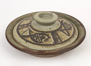GUS McLAREN pottery lidded bowl with fish decoration, signed "Gus McLaren", 9cm high, 25.5cm diameter