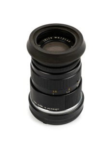 LEITZ: Elmar-C f4 90mm bayonet mount lens [#2572466], 1973, 11540, with plastic back cap and Leitz 12517 rubber hood