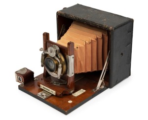 Gundlach Optical Co.: Korona VII folding plate camera with Bausch & Lomb "Unicum" lens and shutter