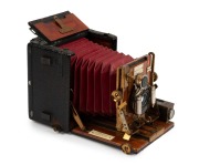 Sanderson Cameraworks: The Sanderson Regular folding plate camera with finely polished wood interior and heavy leather exterior, circa 1905, with Goerz Dopp-Anastigmat Series III Dagor 125mm f6.8 lens [#207868] - 2