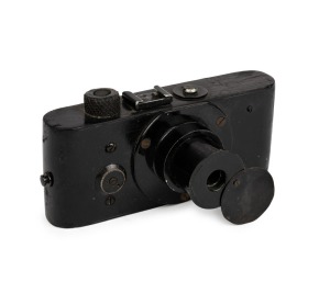 Leica-UR replica in black-painted wood, with metal fittings.