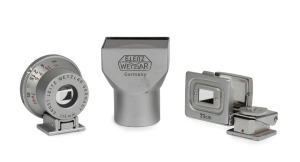 LEITZ: Viewfinders SAIOO viewfinder for 73mm Hektor; SHOOC bright finder for 135mm lens; SBLOO 35mm finder. (3 items).