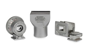 LEITZ: Viewfinders SAIOO viewfinder for 73mm Hektor; SHOOC bright finder for 135mm lens; SBLOO 35mm finder. (3 items).