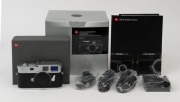 LEITZ: Leica M Monochrom, engraved on top Leitzpark - Leica kehrt heim | Mai 2014 [#4350888], in original packaging with all paperwork, certificates, guarantee and instructions - 6