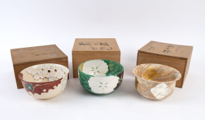Three Japanese ceramic bowls all in original spruce boxes, ​the green and gold example 10.5cm high, 19.5cm diameter