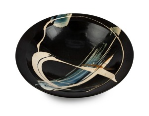 PIPPIN DRYSDALE Australian studio pottery bowl, incised "Pippin Drysdale, 1987", 6.5cm high, 25cm diameter