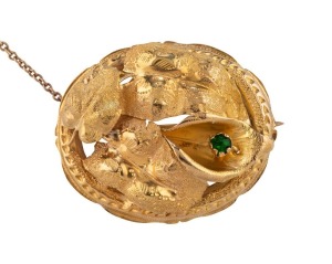 PHILLIPSON & Co. of Melbourne Colonial yellow gold oval brooch with leaf decoration and green stone, 19th century, rare. Tests as 18th gold or higher, stamped "P.P. & Co.", 3.5cm wide, 6 grams