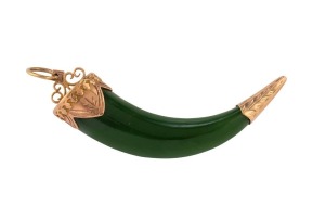 WILLIS & SONS of Melbourne, New Zealand greenstone "Horn of Plenty" pendant with 9ct gold mounts, late 19th century, ​​​​​​​5.5cm long overall