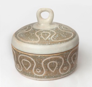 KLYTIE PATE pottery lidded bowl with incised decoration, signed "Klytie Pate", 12.5cm high, 14cm diameter