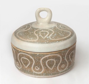 KLYTIE PATE pottery lidded bowl with incised decoration, signed "Klytie Pate", ​​​​​​​12.5cm high, 14cm diameter
