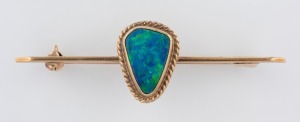 An antique 9ct gold and opal brooch, early 20th century, stamped "9ct", 5cm wide, 3 grams