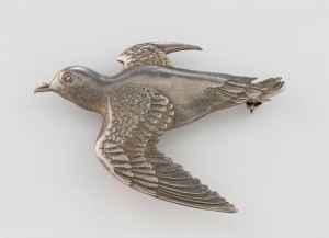TONY KEAN Australian silver flying bird brooch in original box, ​​​​​​​6cm wide