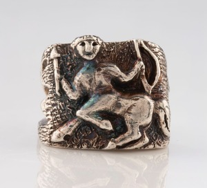 TONY KEAN Australian silver zodiac ring in original box, an impressive weight of 26 grams