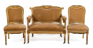 AUSTRALIAN FEDERATION - January 1st, 1901 three-piece parlour suite with carved giltwood frame, the settee 101cm across the arms.