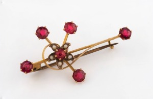 SOUTHERN CROSS Federation brooch, 9ct yellow gold set with garnets and seed pearls, circa 1900, stamped "9ct", ​​​​​​​4cm wide, 2.5 grams