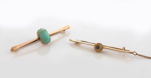 Two antique yellow and rose gold bar brooches, one set with turquoise, the other a sapphire, 19th/20th century, ​​​​​​​4.5cm and 5cm wide, 5.1 grams total